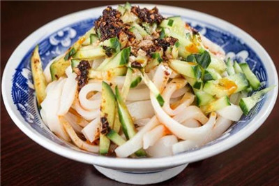 大米、面粉、淀粉为原料，做出来的凉皮各是什么？