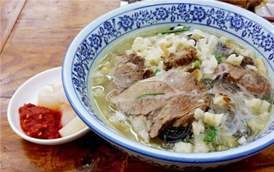 牛肉泡馍和羊肉泡馍，哪个好吃？